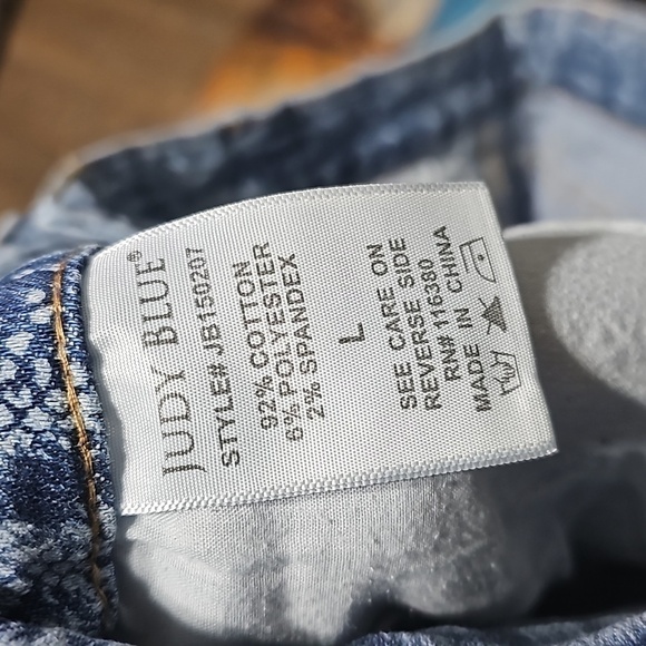 Judy Blue Raw Hem Snakeskin‎ Print Shorts Size Large - Picture 5 of 9